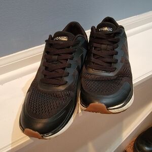 Vionic Sneakers